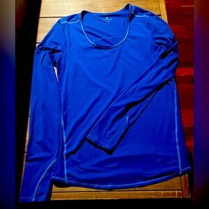 Athleta performance long sleeve top size S